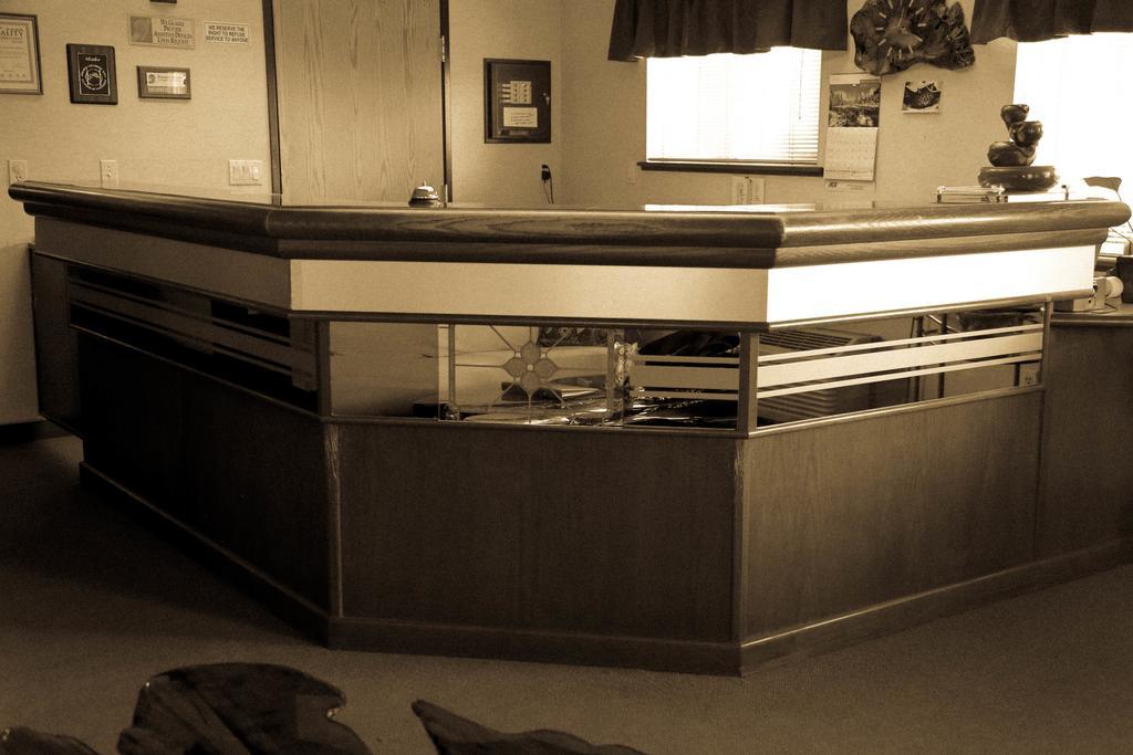 Americas Best Value Inn & Suites-Forest Grove/Hillsboro מראה חיצוני תמונה